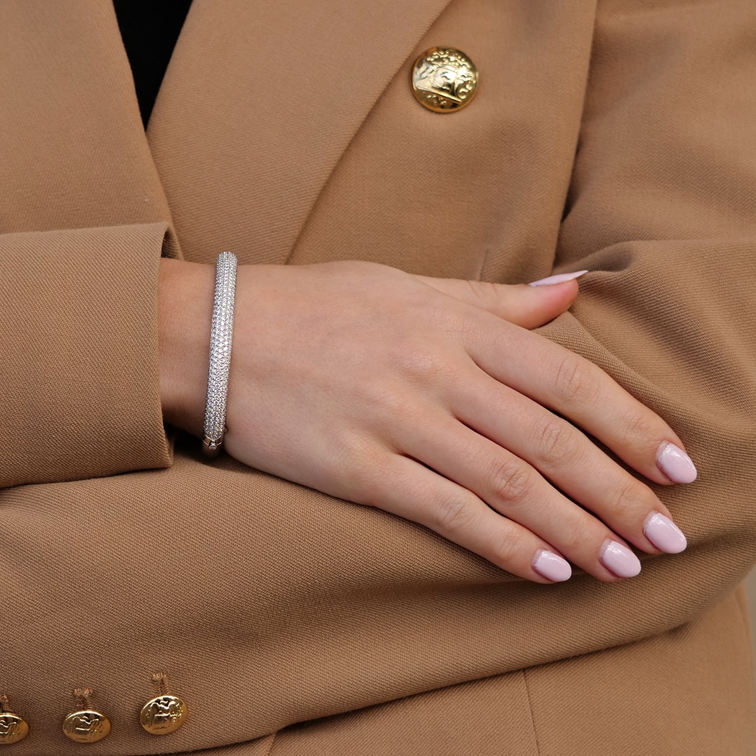 Schmuck: Armreif bombiert Brillant Pavé Weißgold poliert aus 750 Weißgold von Last Pieces