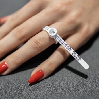 Schmuck: Ringmaß kostenlos bei Ringkauf Ringgröße ausmessen aus von