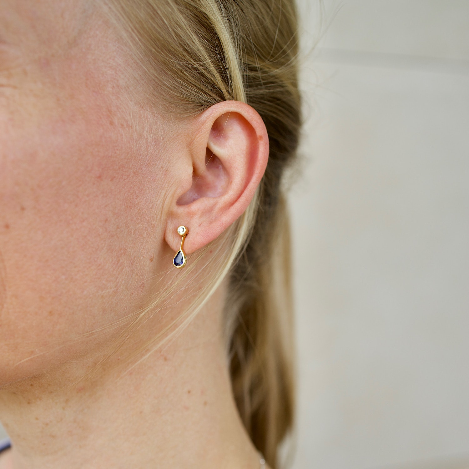 Schmuck: Erwin Reich Saphir Brillant Ohrstecker Gelbgold aus 750 Gelbgold von Erwin Reich