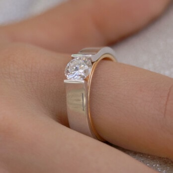 Schmuck: Leo Wittwer Solitaire Einkaräter Weiß- & Roségold Gr. 62 aus 750 Weißgold von Jewels by Eckstein