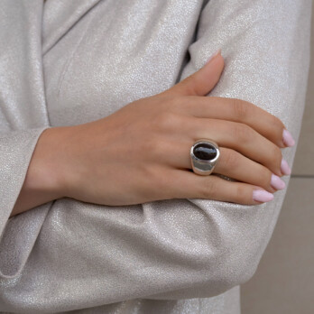 Schmuck: Granat Ring Cabouchon Weißgold Gr. 55 aus 585 Weißgold von Last Pieces