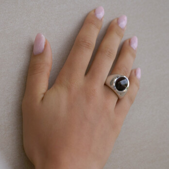 Schmuck: Granat Ring Cabouchon Weißgold Gr. 55 aus 585 Weißgold von Last Pieces