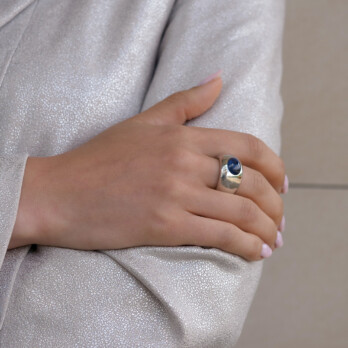 Schmuck: Saphir Ring Cabouchon Weißgold Gr. 55 aus 750 Weißgold von Last Pieces