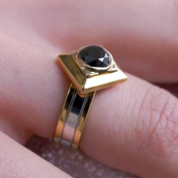 Schmuck: Carré Ring Schwarzer Diamant & Gold Gr. 51 aus 750 Weißgold von Last Pieces