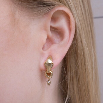 Schmuck: Schlangenkopf Ohrstecker Gelbgold & Brillanten 21 mm aus 750 Gelbgold von Last Pieces