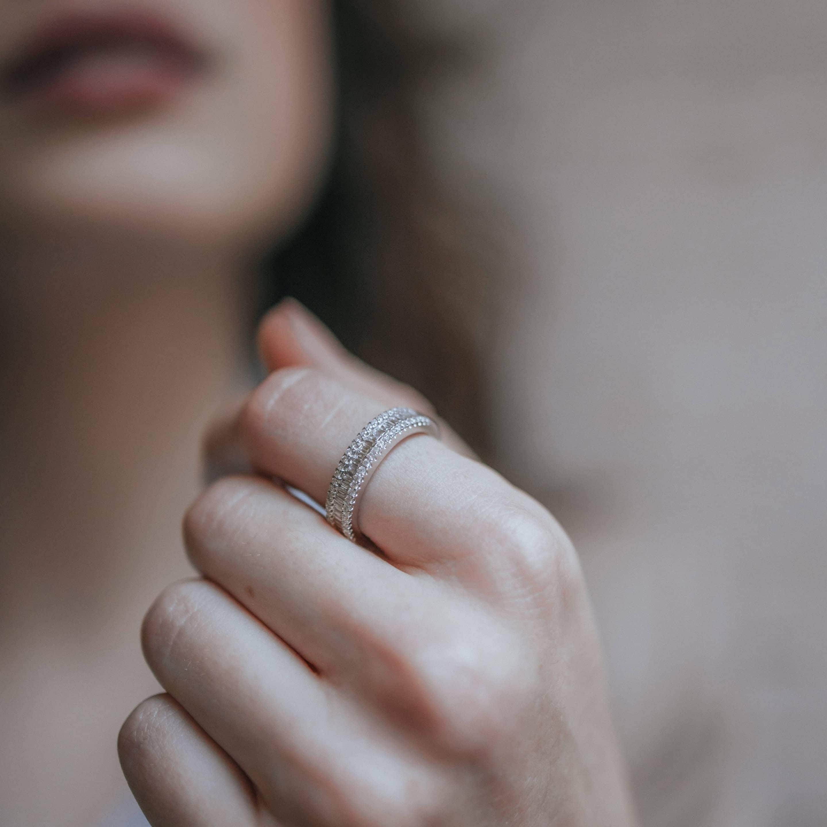 Schmuck: Memoire Ring Baguette & Brillant Weißgold Gr. 53 aus 750 Weißgold von Jewels by Eckstein