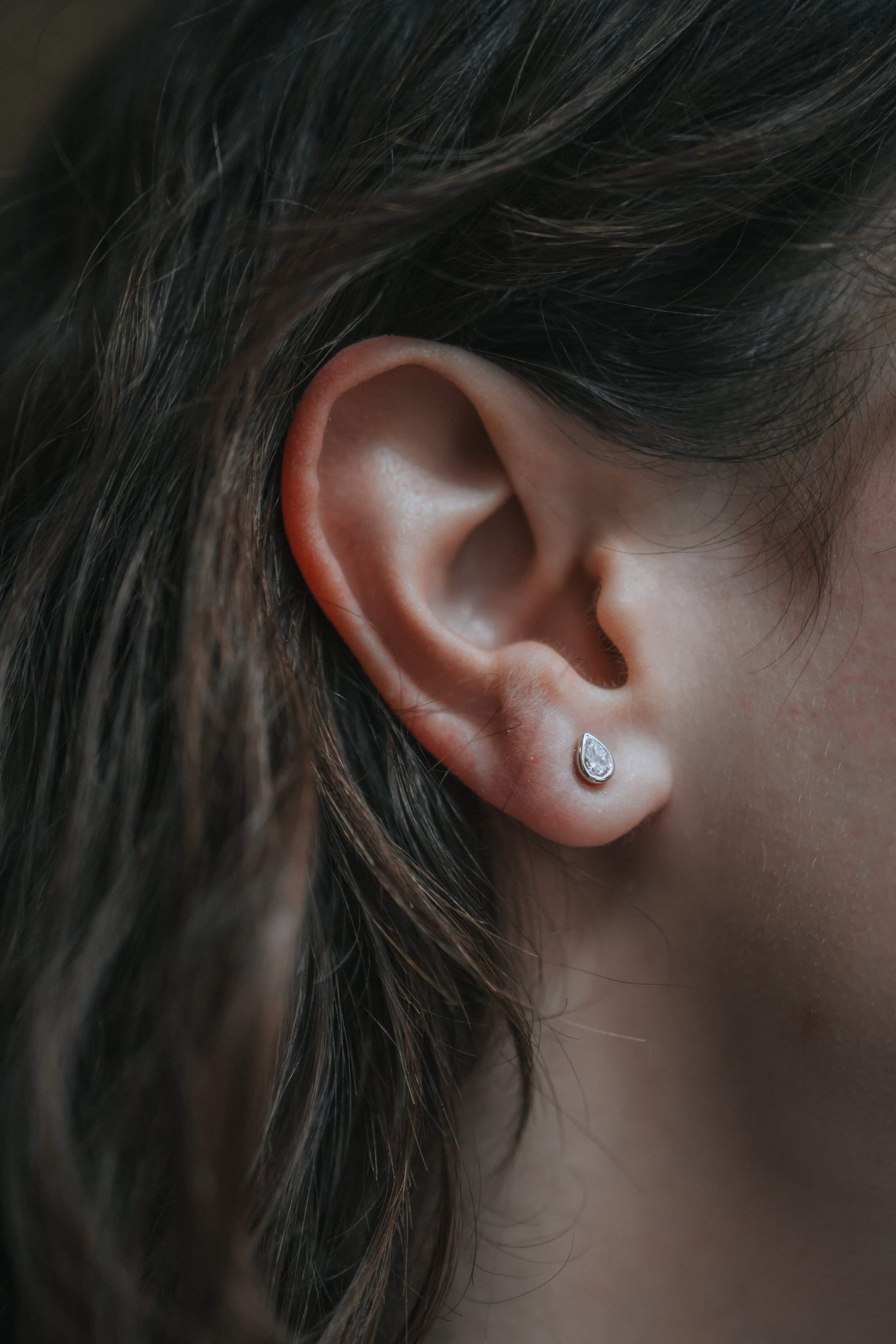 Schmuck: Diamant Ohrstecker Weißgold Tropfen-Schliff aus 750 Weißgold von Jewels by Eckstein