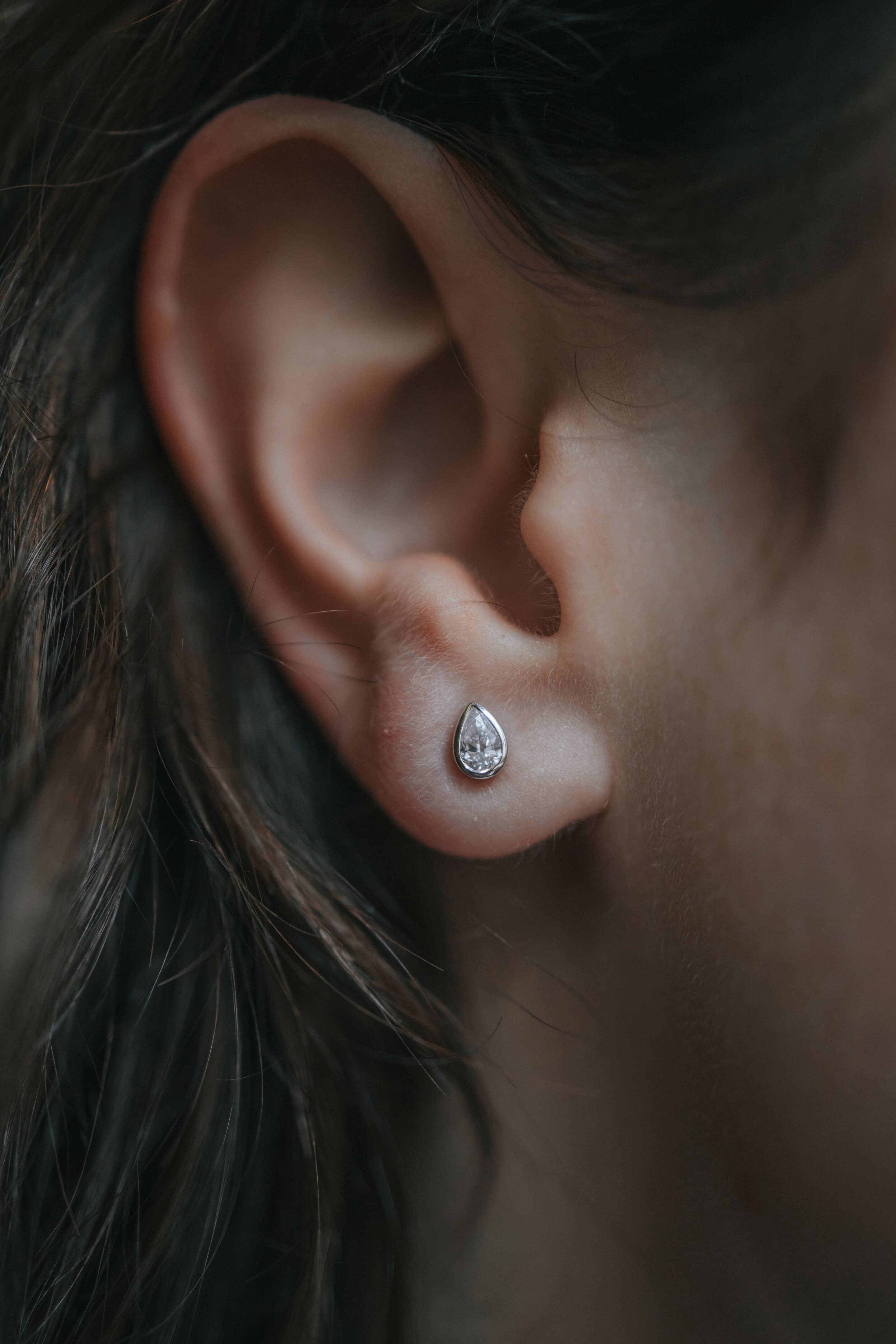 Schmuck: Diamant Ohrstecker Weißgold Tropfen-Schliff aus 750 Weißgold von Jewels by Eckstein