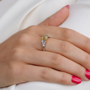 Schmuck: Solitaire Cushion Ring Baguette & Brillant Weißgold Gr. 55 aus 750 Weißgold von Jewels by Eckstein