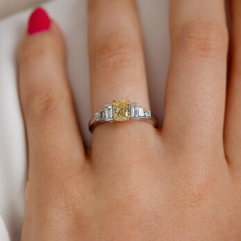 Schmuck: Solitaire Cushion Ring Baguette & Brillant Weißgold Gr. 55 aus 750 Weißgold von Jewels by Eckstein