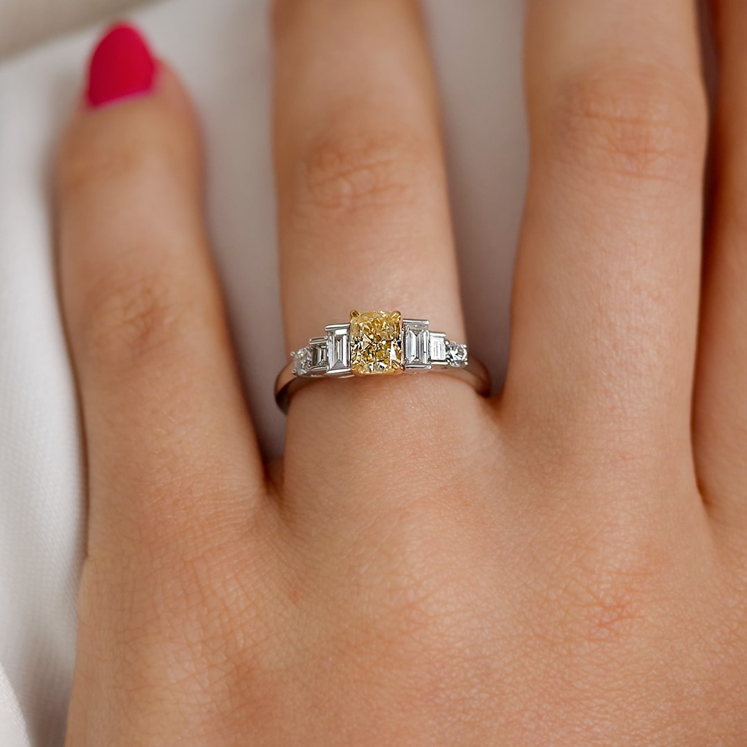 Schmuck: Solitaire Cushion Ring Baguette & Brillant Weißgold Gr. 55 aus 750 Weißgold von Jewels by Eckstein