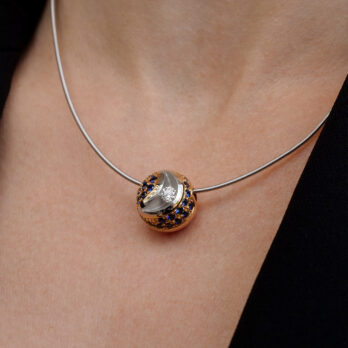 Schmuck: Halsreif mit Bunz Brillant Saphir Kugel 42 cm aus 950 Platin von Last Pieces