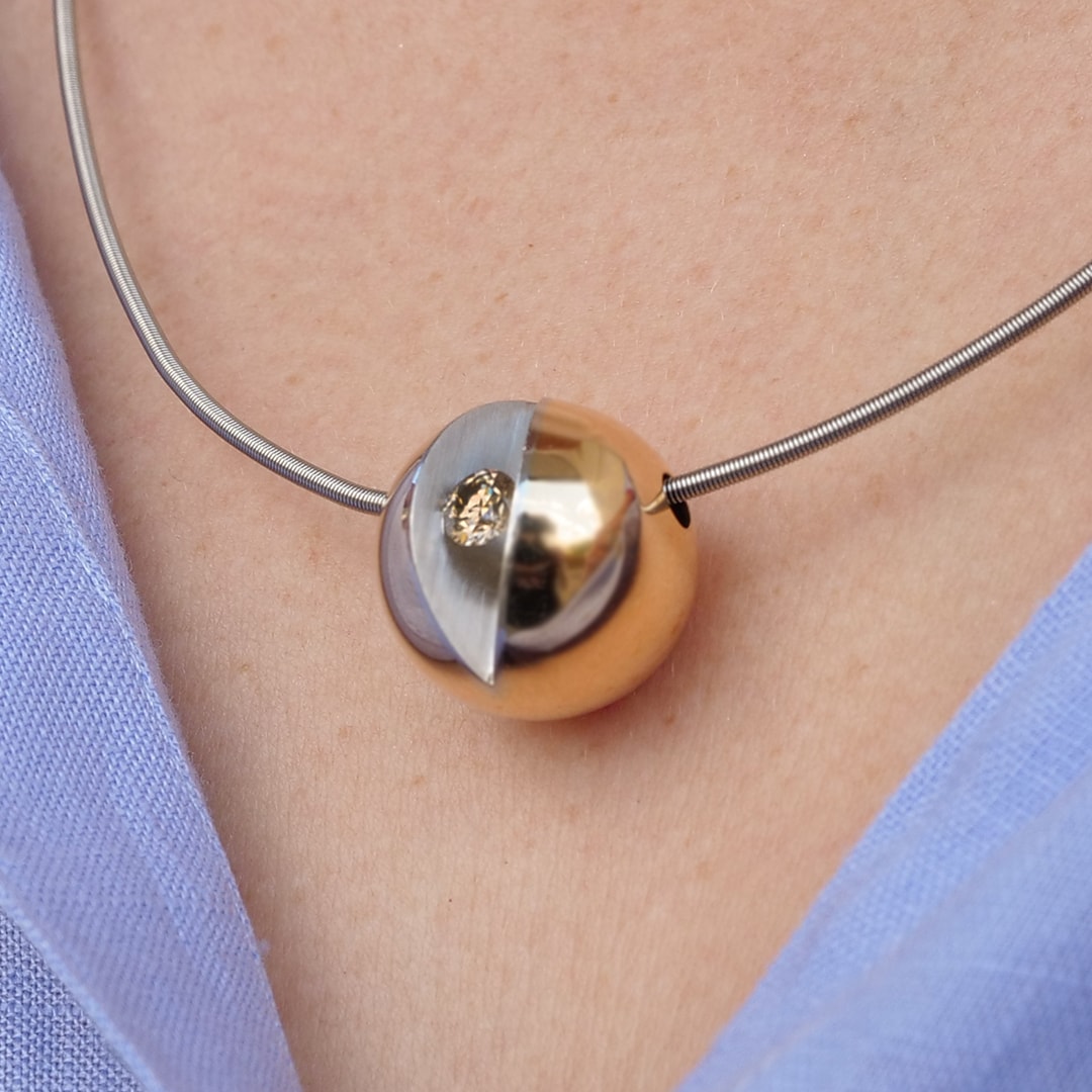 Schmuck: Bunz Halsreif mit Brillant Kugel Platin 50 cm aus Edelstahl von Last Pieces