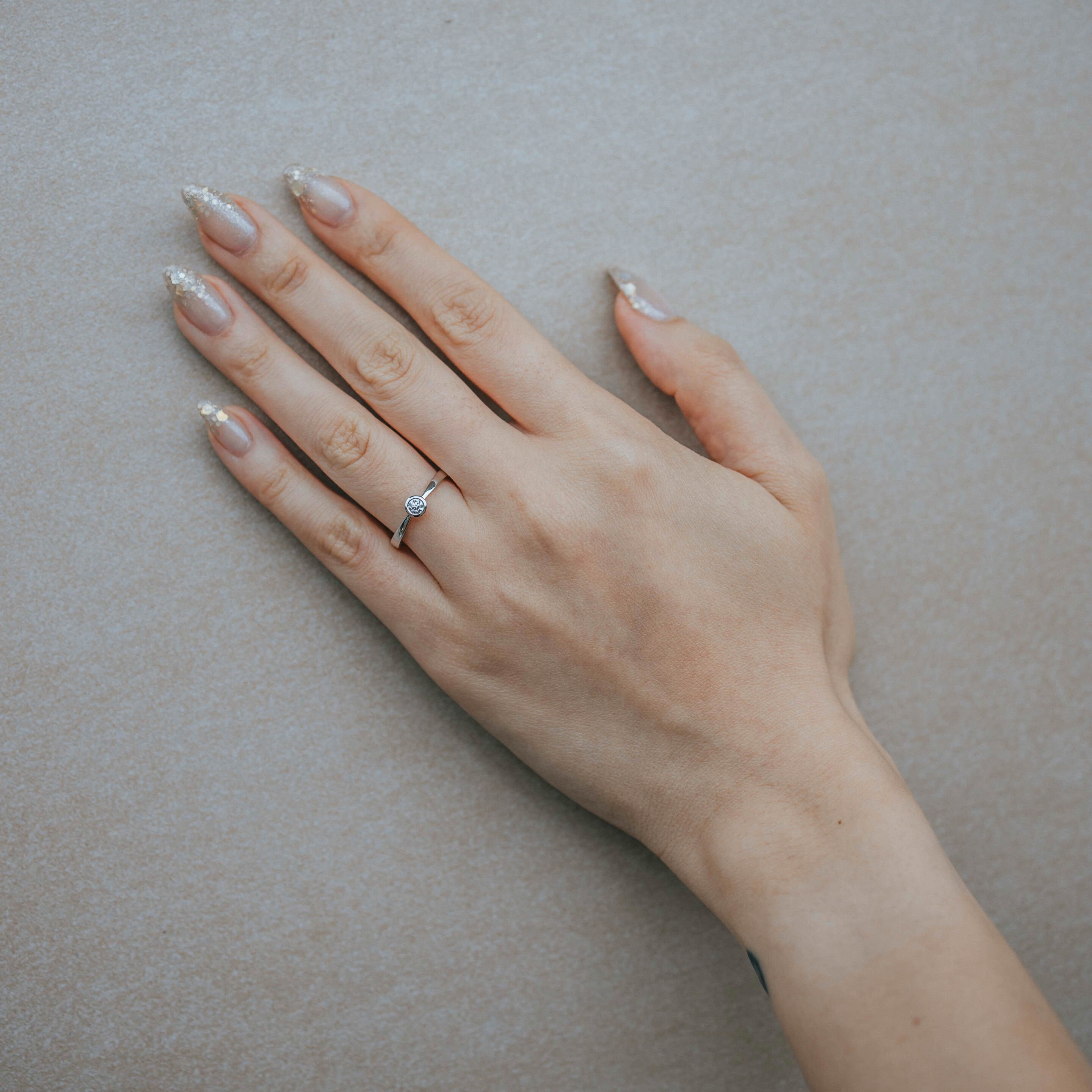 Schmuck: Solitär Ring Weißgold Gr. 53 aus 750 Weißgold von Jewels by Eckstein