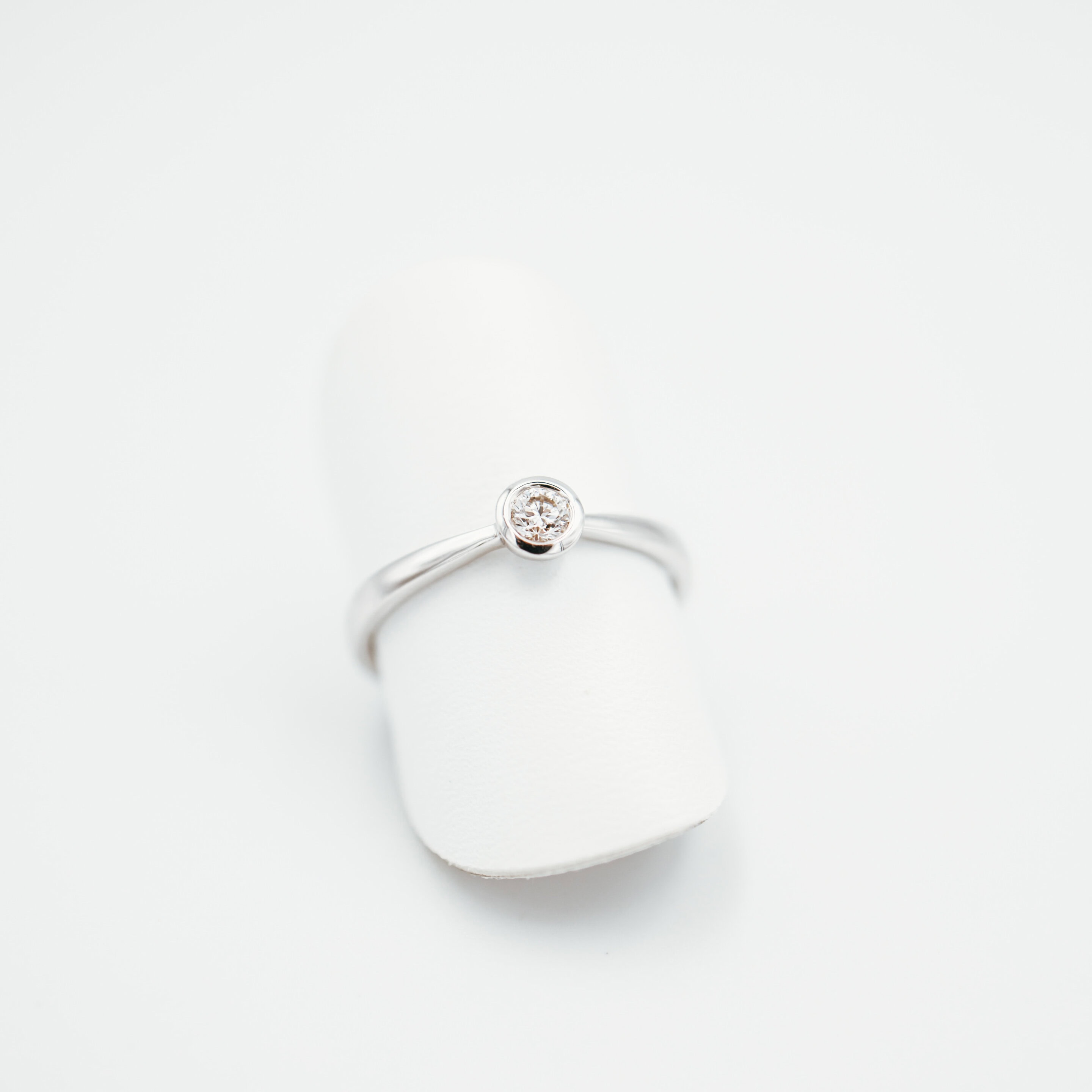 Schmuck: Solitär Ring Weißgold Gr. 53 aus 750 Weißgold von Jewels by Eckstein