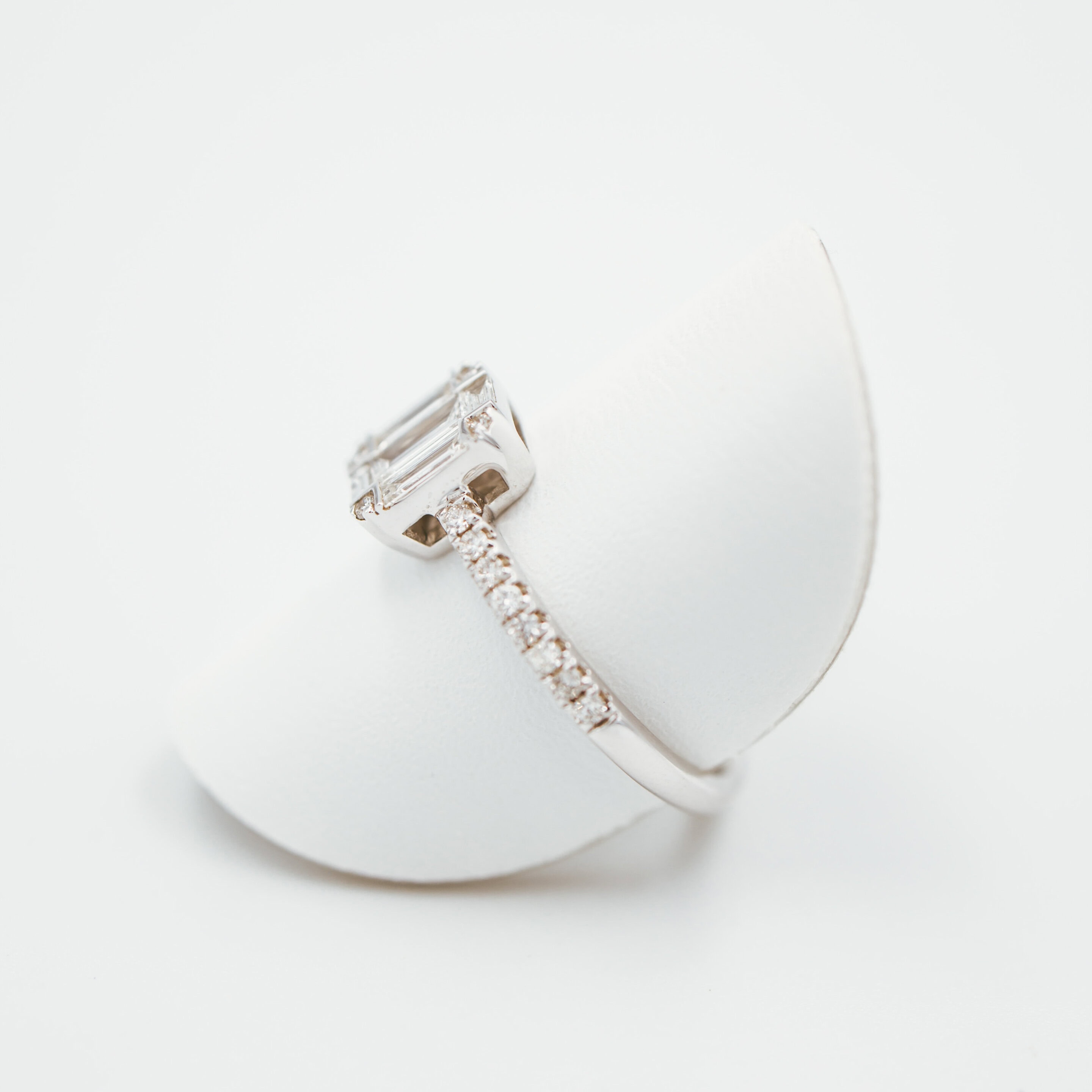 Schmuck: Baguette Ring mit Brillanten Weißgold Gr. 54 aus 750 Weißgold von Jewels by Eckstein