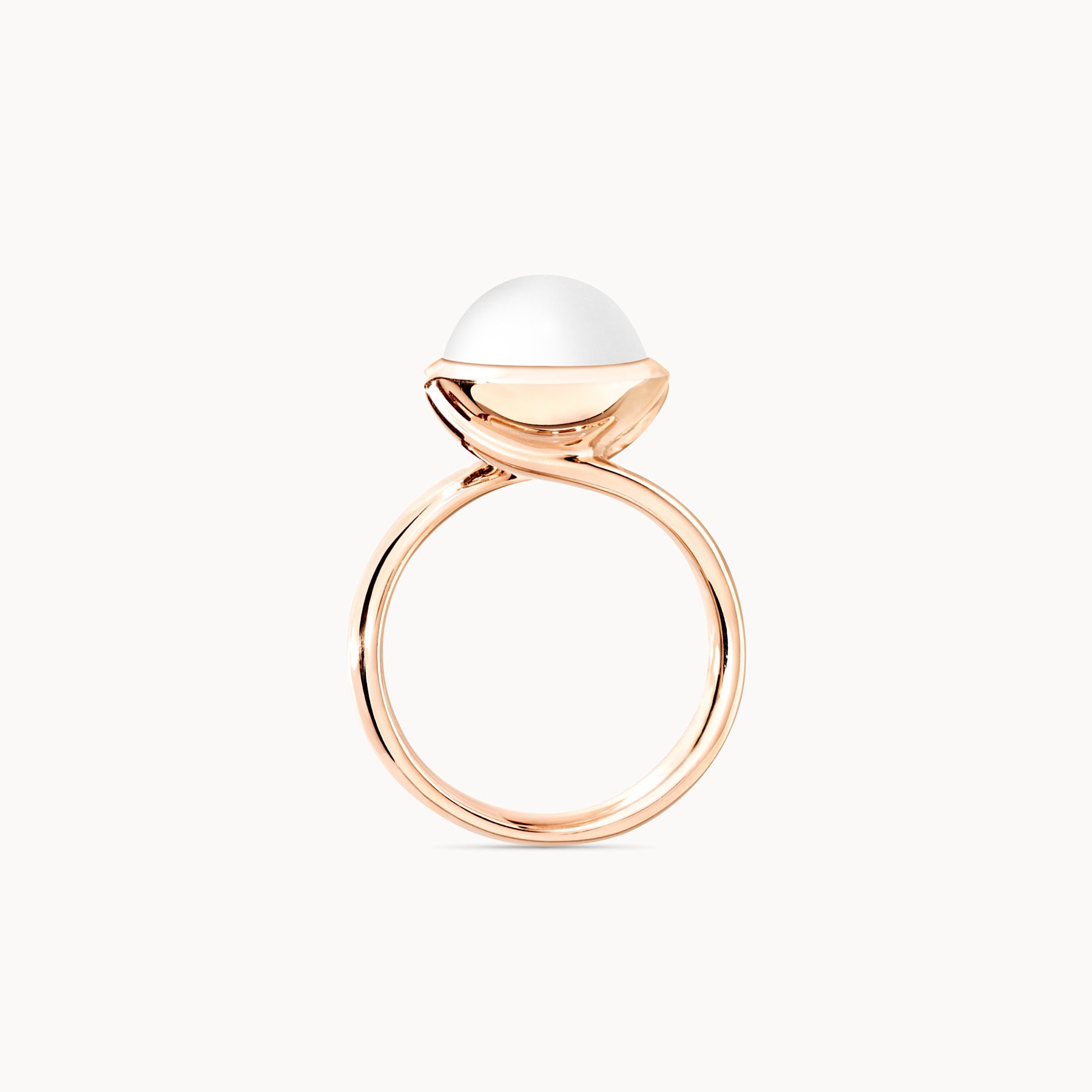 Schmuck: Tamara Comolli Bouton Ring Cacholong Roségold aus 750 Roségold von Tamara Comolli
