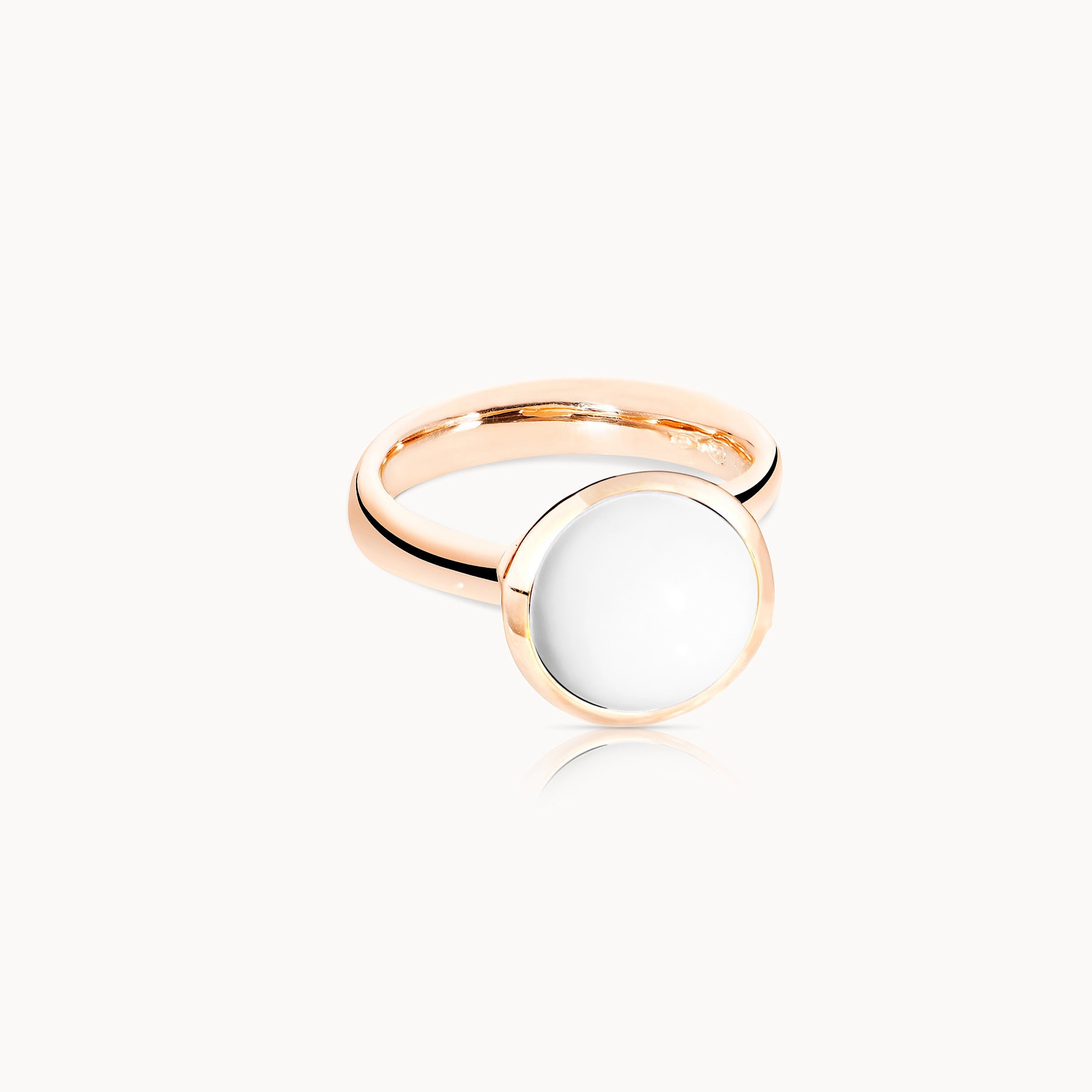 Schmuck: Tamara Comolli Bouton Ring Cacholong Roségold aus 750 Roségold von Tamara Comolli