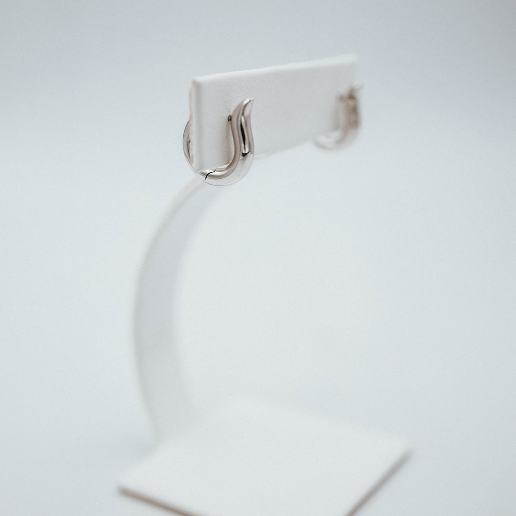 Schmuck: Tamara Comolli Signature Ohrringe Weißgold aus 750 Weißgold von Tamara Comolli