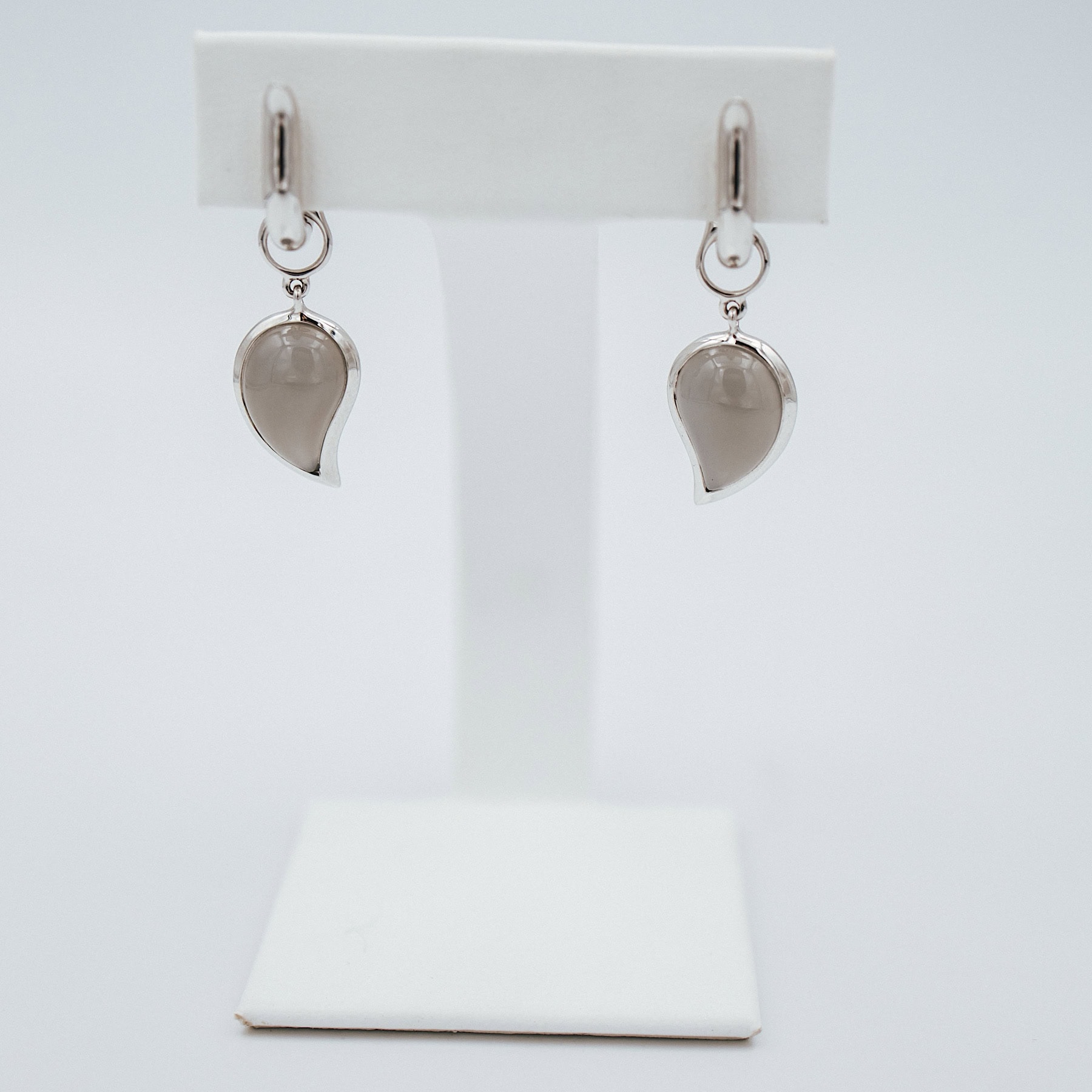 Schmuck: Tamara Comolli Signature Creolen mit Mondstein Weißgold aus 750 Weißgold von Tamara Comolli