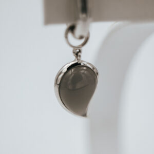 Schmuck: Tamara Comolli Signature Creolen mit Mondstein Weißgold aus 750 Weißgold von Tamara Comolli