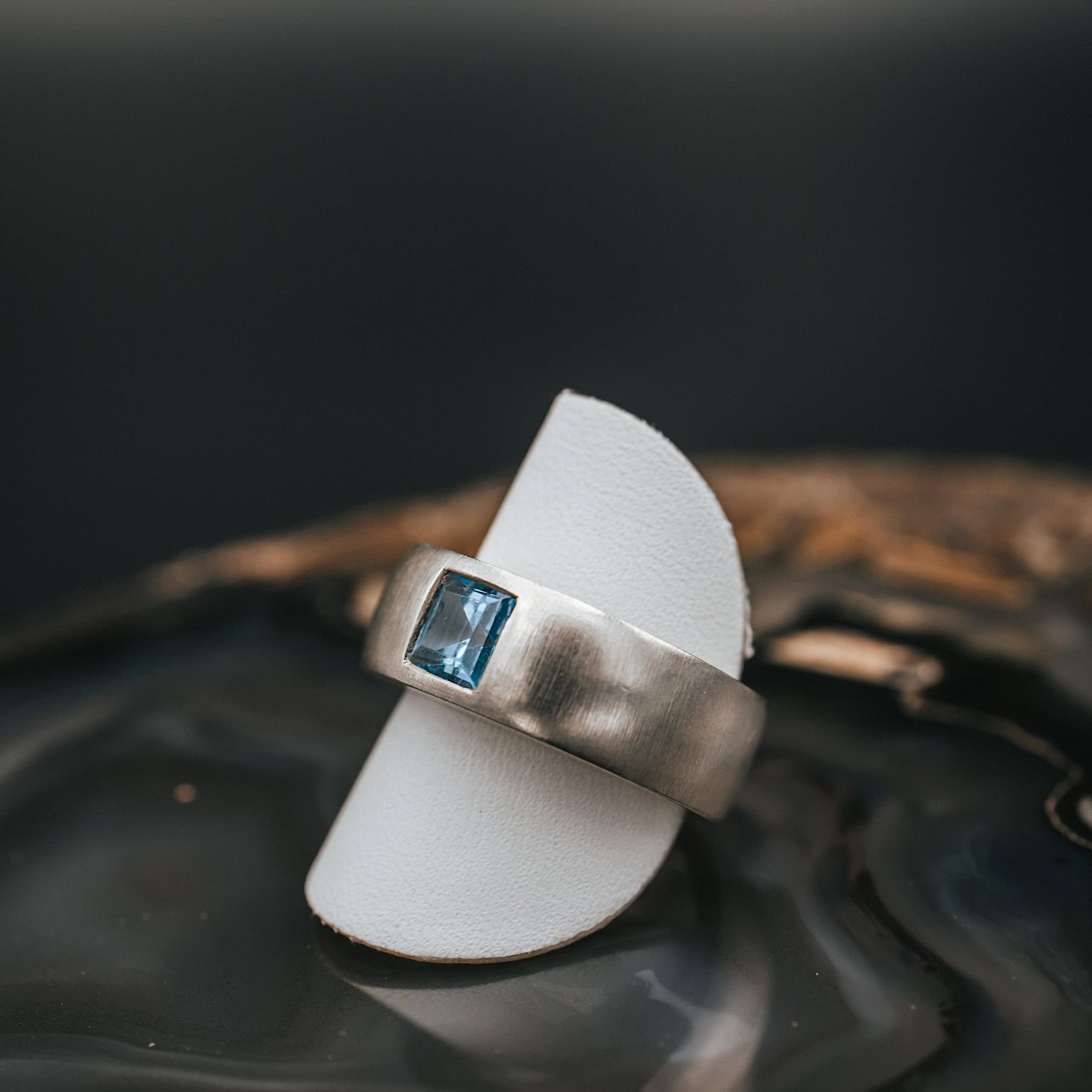 Schmuck: Silber Ring blauer Stein matt Gr. 59 aus 925 Silber von Last Pieces