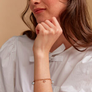 Schmuck: Bron Armband Joy aus 750 Roségold mit Akoya-Perlen und 0,15 ct Diamanten aus 750 Roségold von Bron