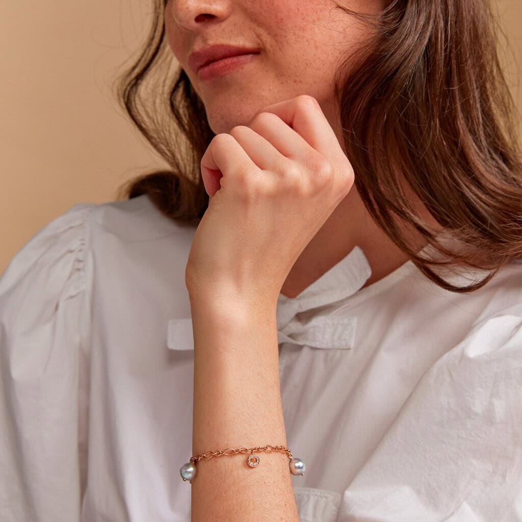 Schmuck: Bron Armband Joy aus 750 Roségold mit Akoya-Perlen und 0,15 ct Diamanten aus 750 Roségold von Bron