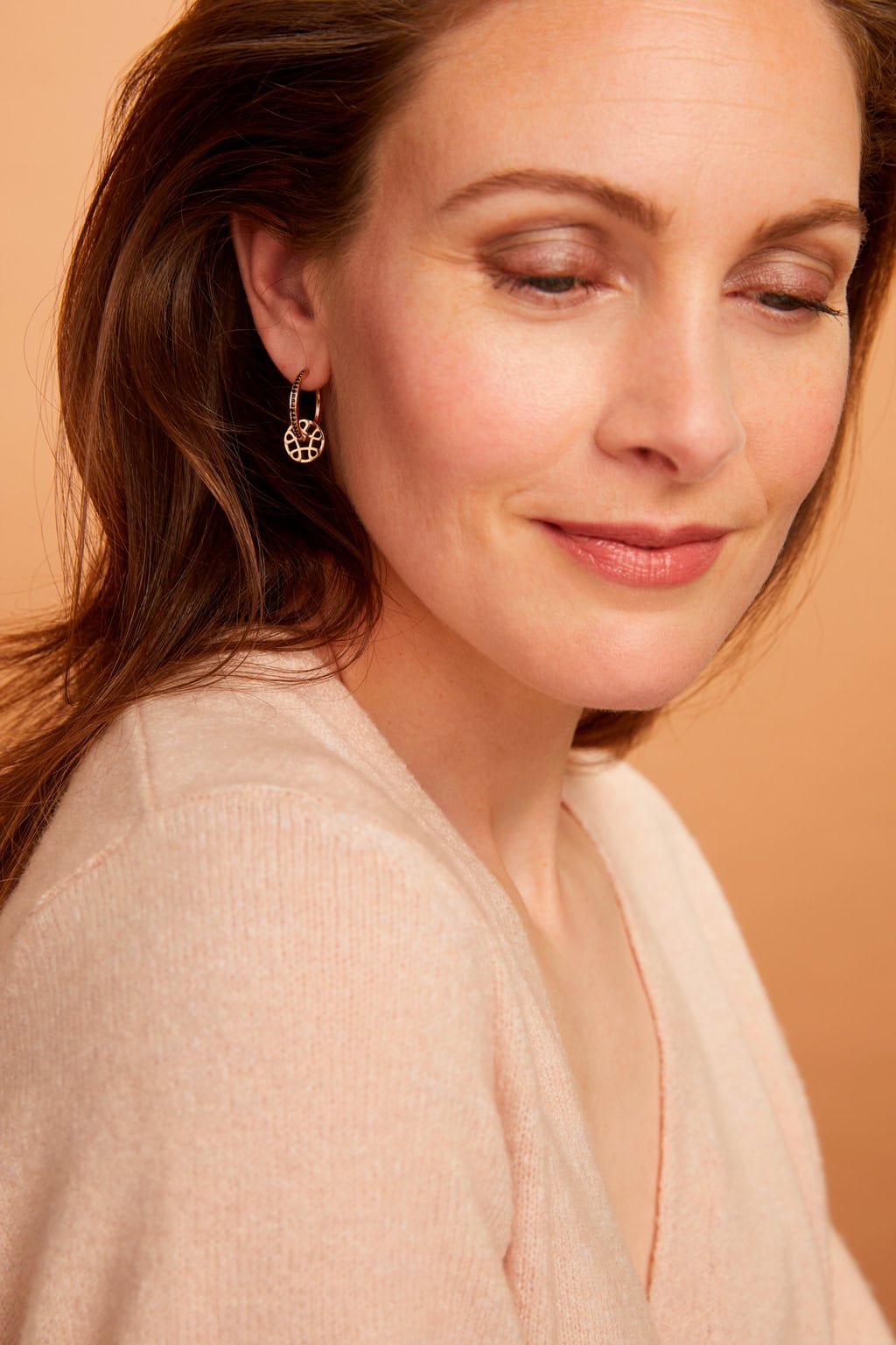 Schmuck: Bron Toujours Ajour Ohrring Einhänger Roségold aus 750 Roségold von Bron